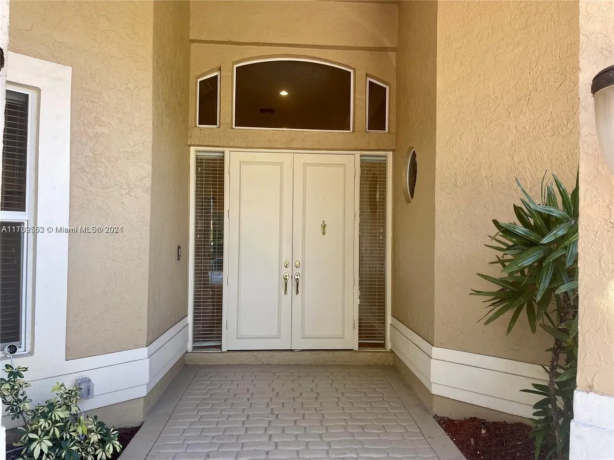 South Florida Real Estate | View 1207 S Manor Dr S | Listing