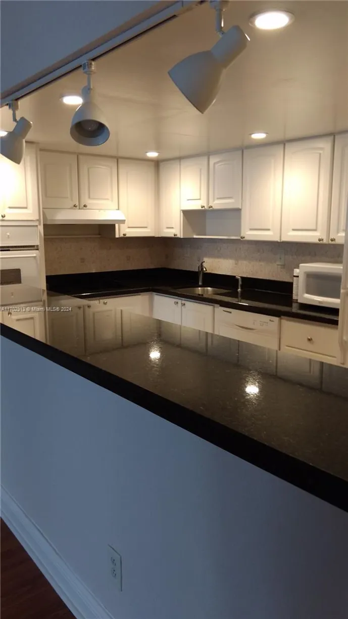 South Florida Real Estate | View 19390 Collins Ave, 1014 | 1 Bed, 1 Bath