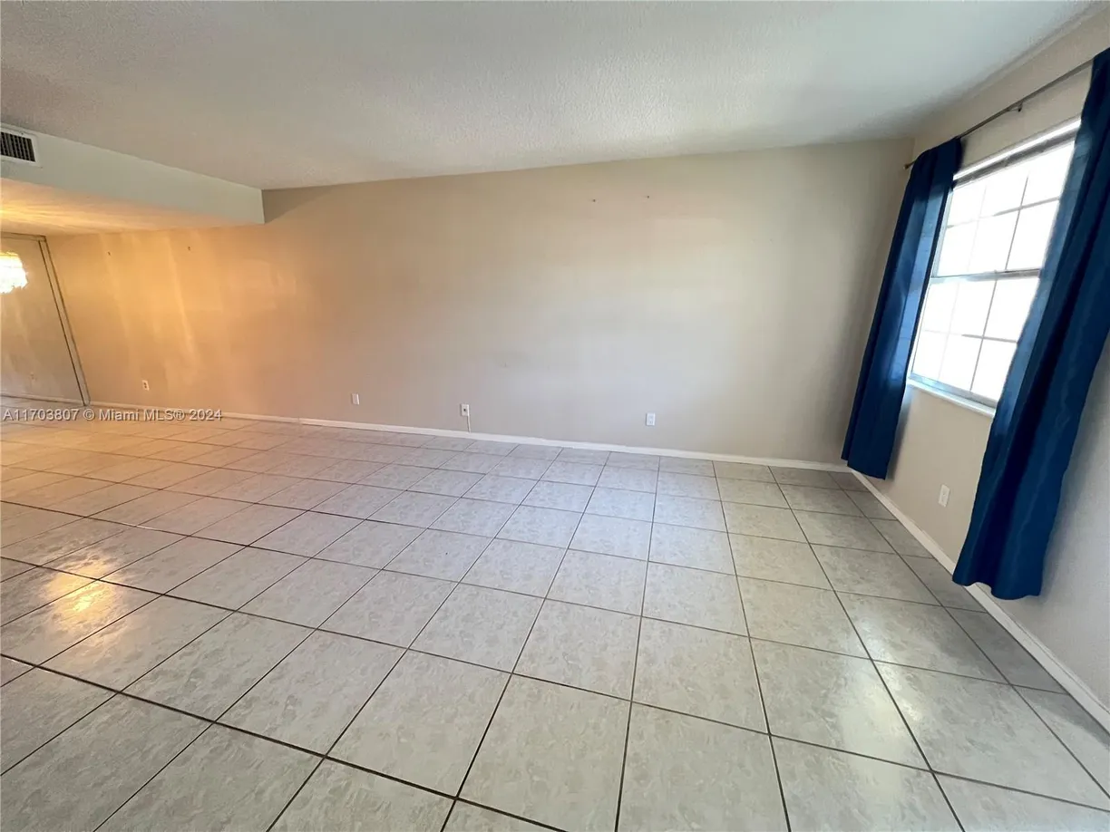 South Florida Real Estate | View 1325 N 15th Ave, 23 | Listing