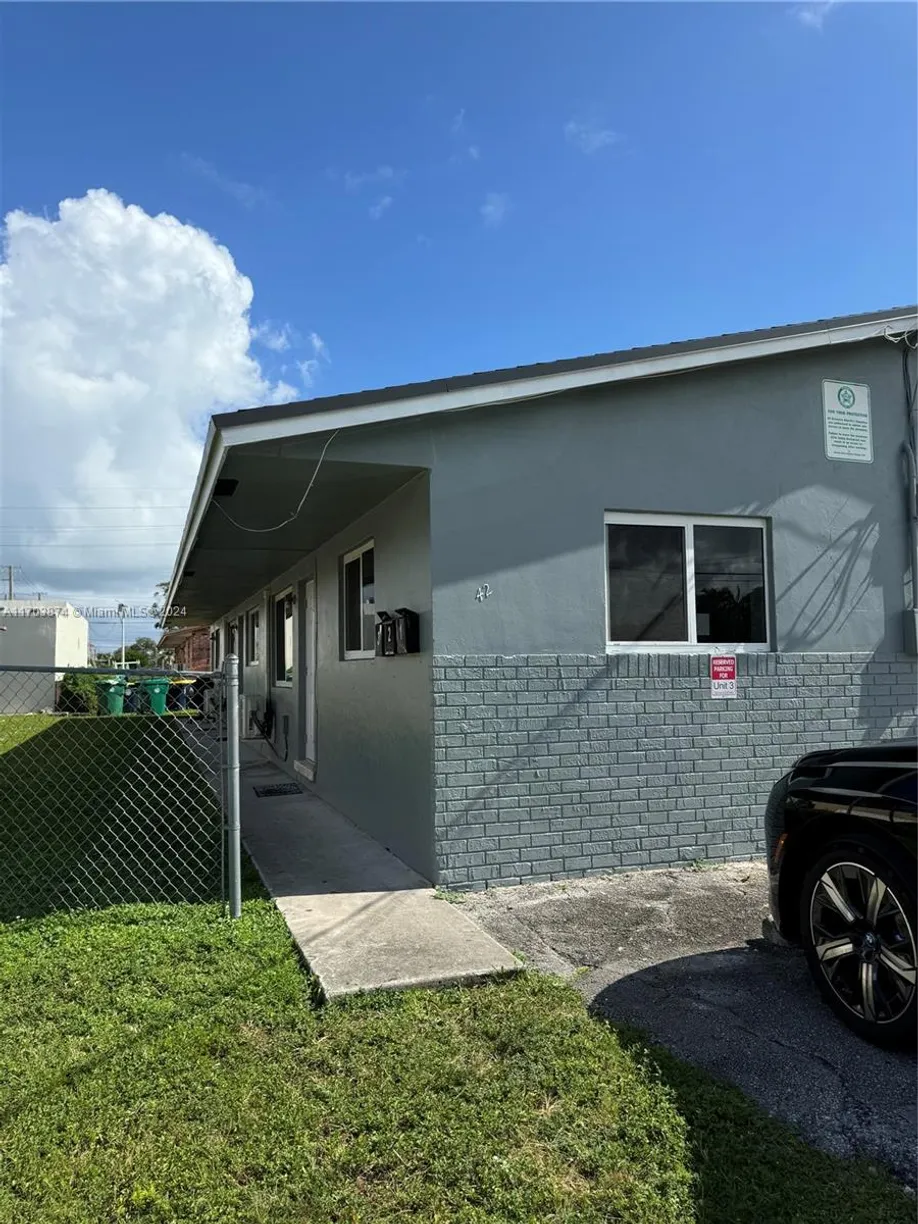 South Florida Real Estate | View  | 2 Beds, 1 Bath