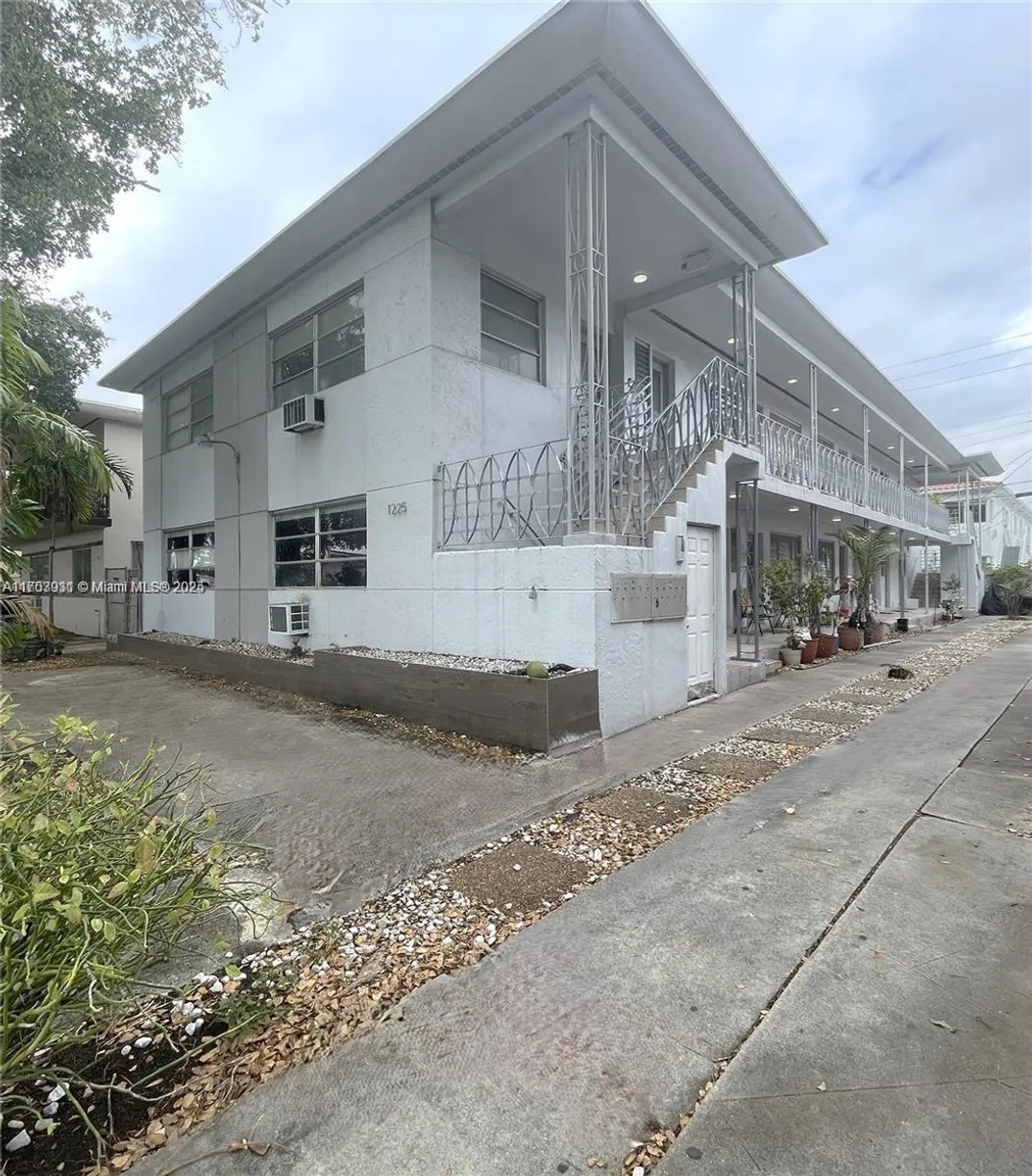 South Florida Real Estate | View 1225 Normandy Dr, 9 | 1 Bed, 1 Bath