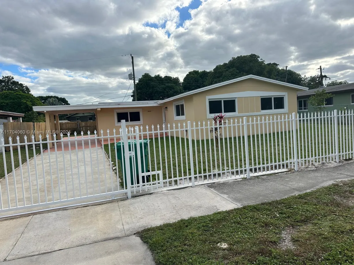 South Florida Real Estate | View  | 3 Beds, 2 Baths