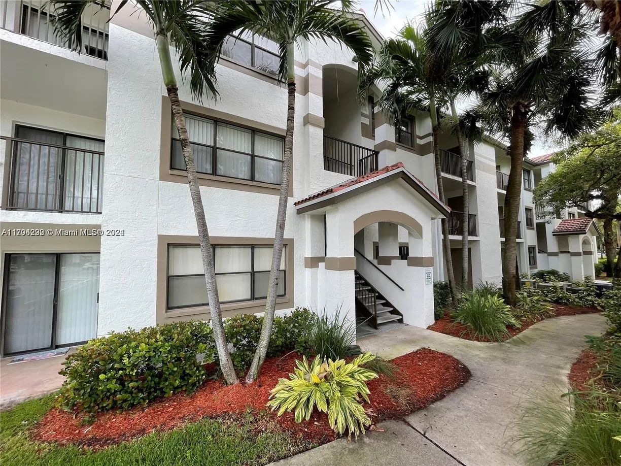 South Florida Real Estate | View 550 S Park Rd, 24-8 | 1 Bed, 1 Bath