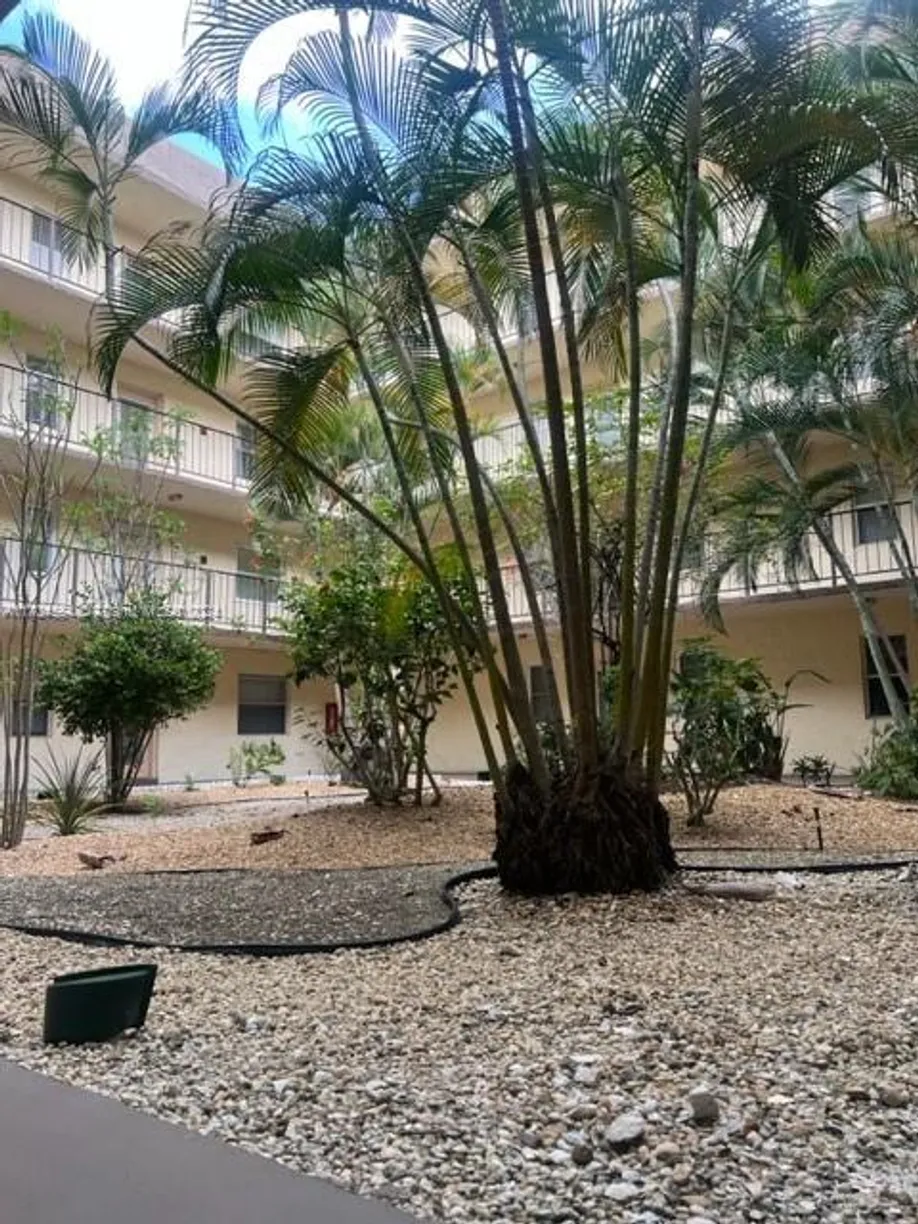 South Florida Real Estate | View 2871 Somerset Dr, 218 | 1 Bed, 1 Bath