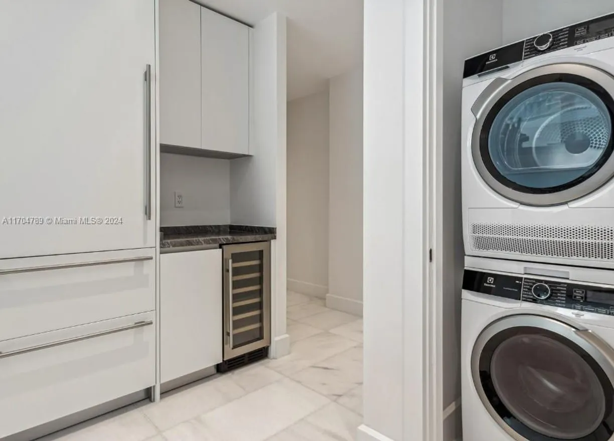 South Florida Real Estate | View  | Listing