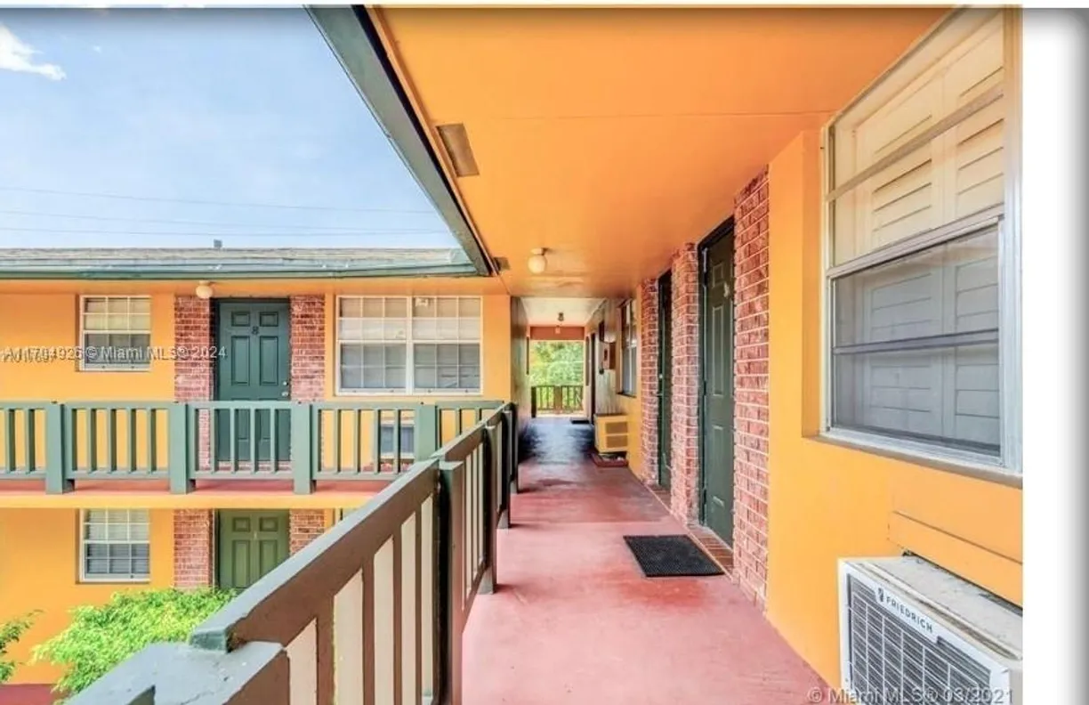 South Florida Real Estate | View 1702 Mckinley St, 6 | 1 Bed, 1 Bath