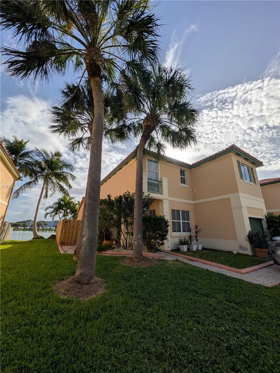 South Florida Real Estate | View  | 3 Beds, 2 Baths