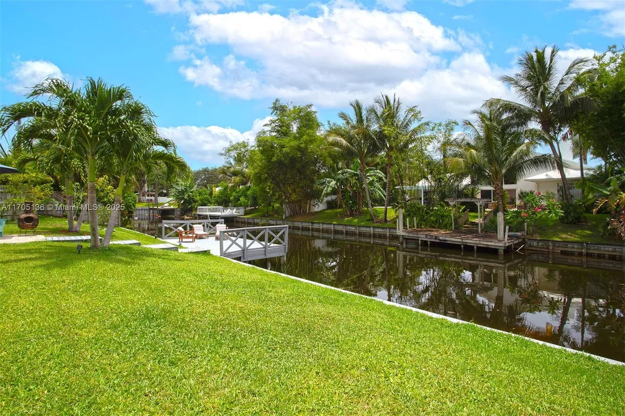 South Florida Real Estate | View 808 Mission Hill Rd | Listing