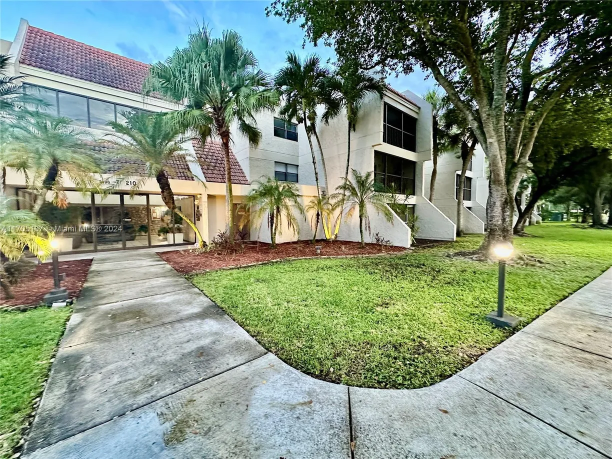 South Florida Real Estate | View 210 Lakeview Dr, 104 Bldg 7 | 2 Beds, 2 Baths