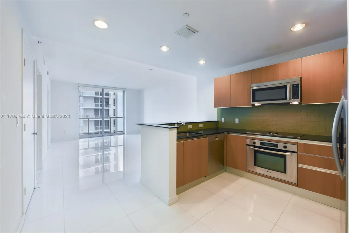 South Florida Real Estate | View 1060 Brickell Ave, 1715 | 1 Bed, 1 Bath