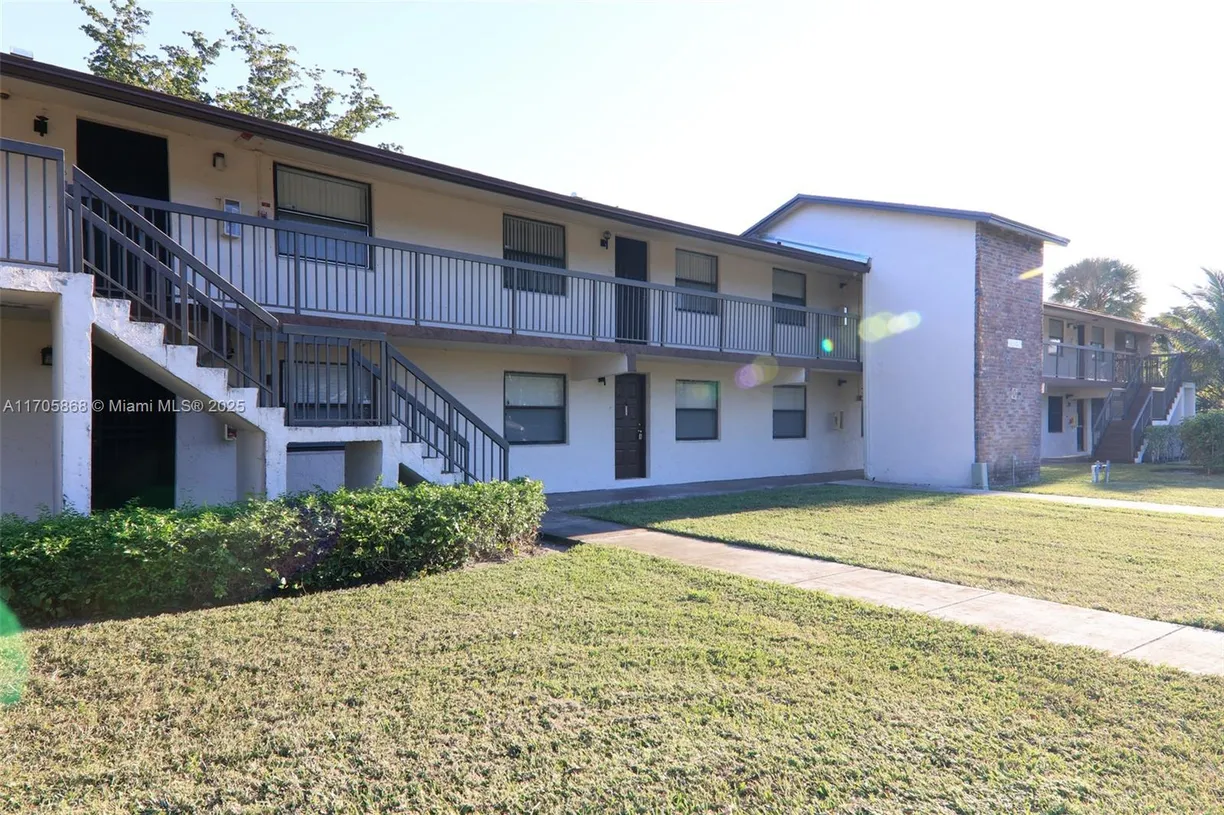 South Florida Real Estate | View 6040 N Shakerwood Cir, 106 | Listing