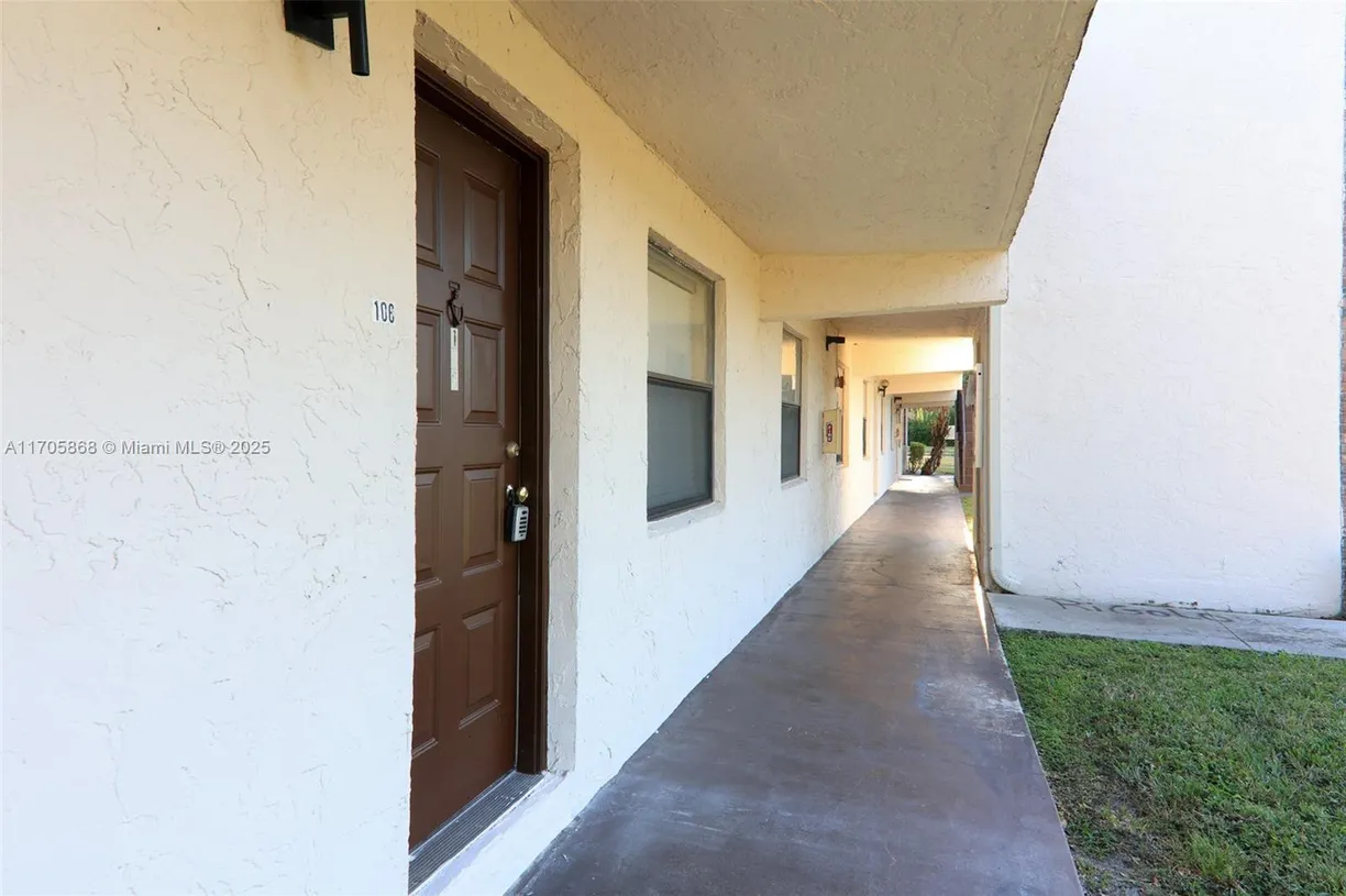 South Florida Real Estate | View 6040 N Shakerwood Cir, 106 | Listing