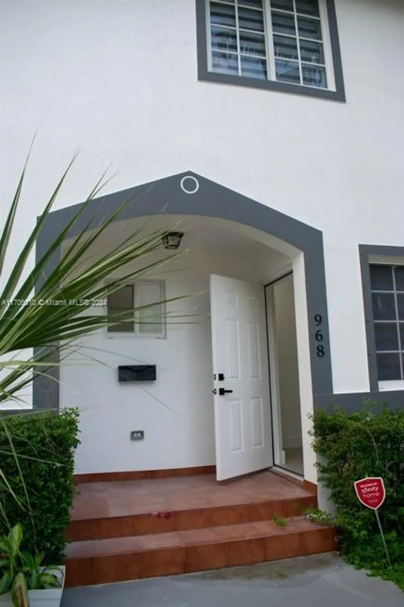 South Florida Real Estate | View 968 N 18th Ct, 968 | Listing