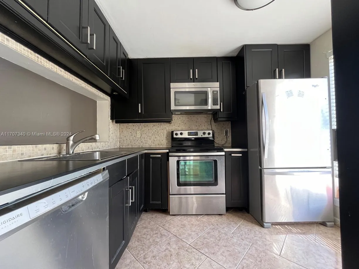 South Florida Real Estate | View 2700 S Oakland Forest Dr, 304 | 2 Beds, 1 Bath