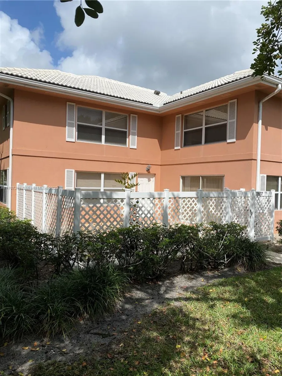 South Florida Real Estate | View 3107 Kingston Ct, 1C | Listing