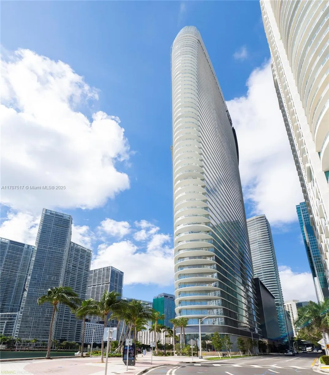 South Florida Real Estate | View 300 Biscayne Blvd Way, 3406 | 2 Beds, 2 Baths