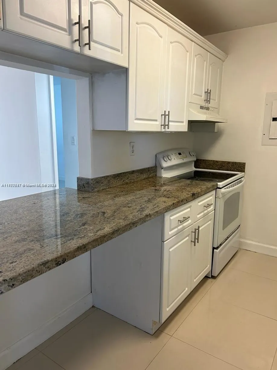 South Florida Real Estate | View 183 Lakeview Dr, 102 | Listing