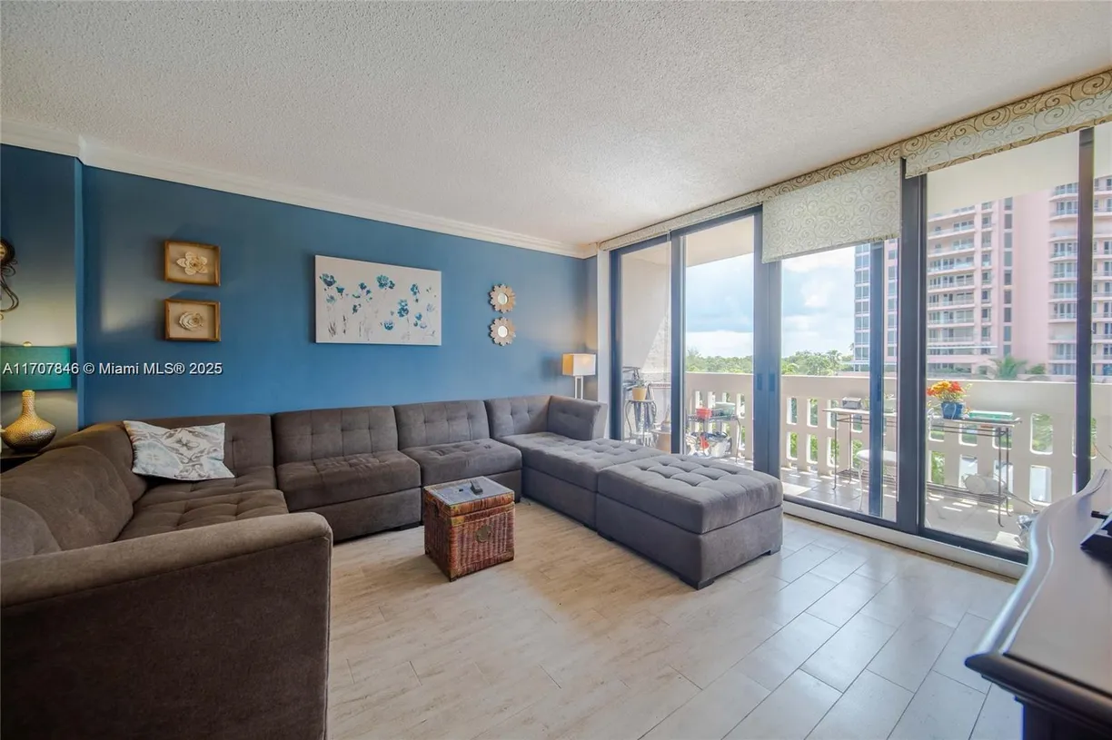 South Florida Real Estate | View 90 Edgewater Dr, 412 | 1 Bed, 1 Bath
