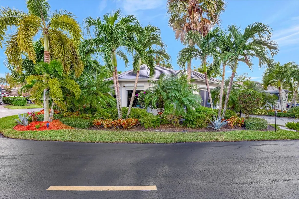 South Florida Real Estate | View 536 N Cortez Dr | 1 Bed, 1 Bath