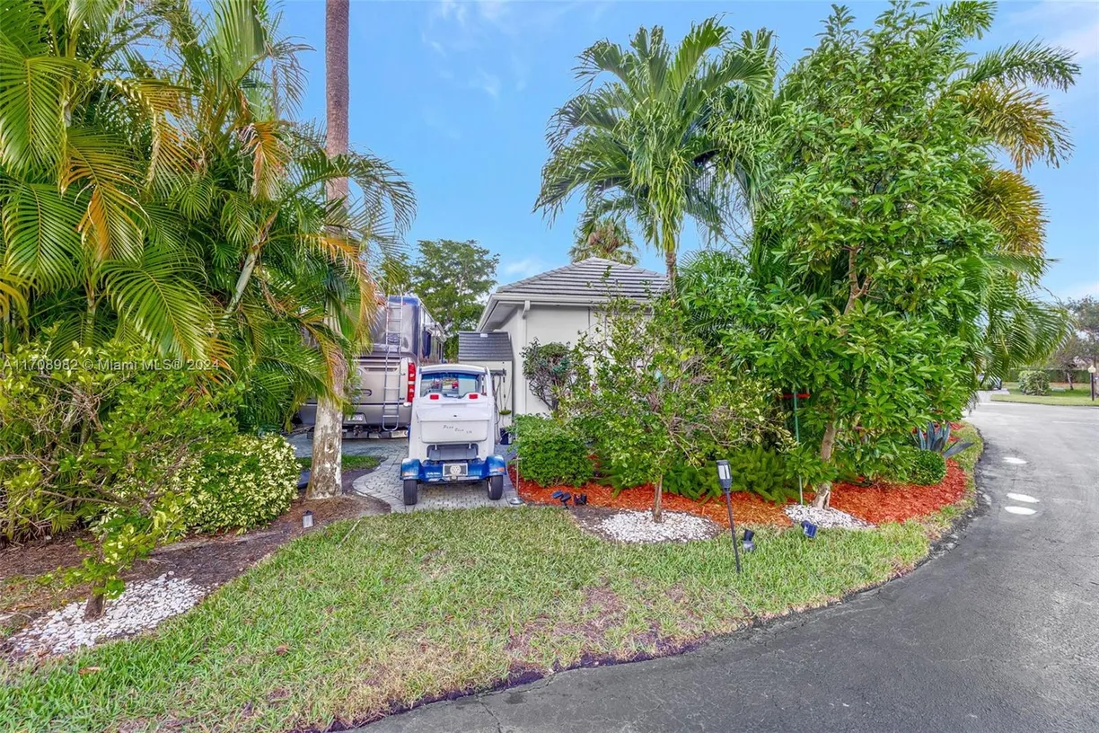South Florida Real Estate | View 536 N Cortez Dr | Listing