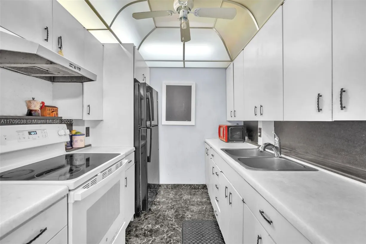 South Florida Real Estate | View 4051 Newport  N, 4051 | Listing
