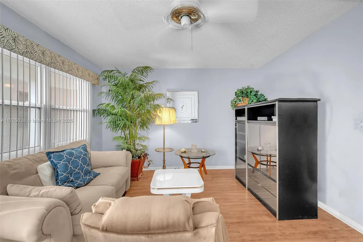 South Florida Real Estate | View 4051 Newport  N, 4051 | 1 Bed, 1 Bath