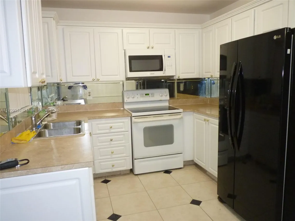 South Florida Real Estate | View 313 SW 1st Ct, L-7 | Listing