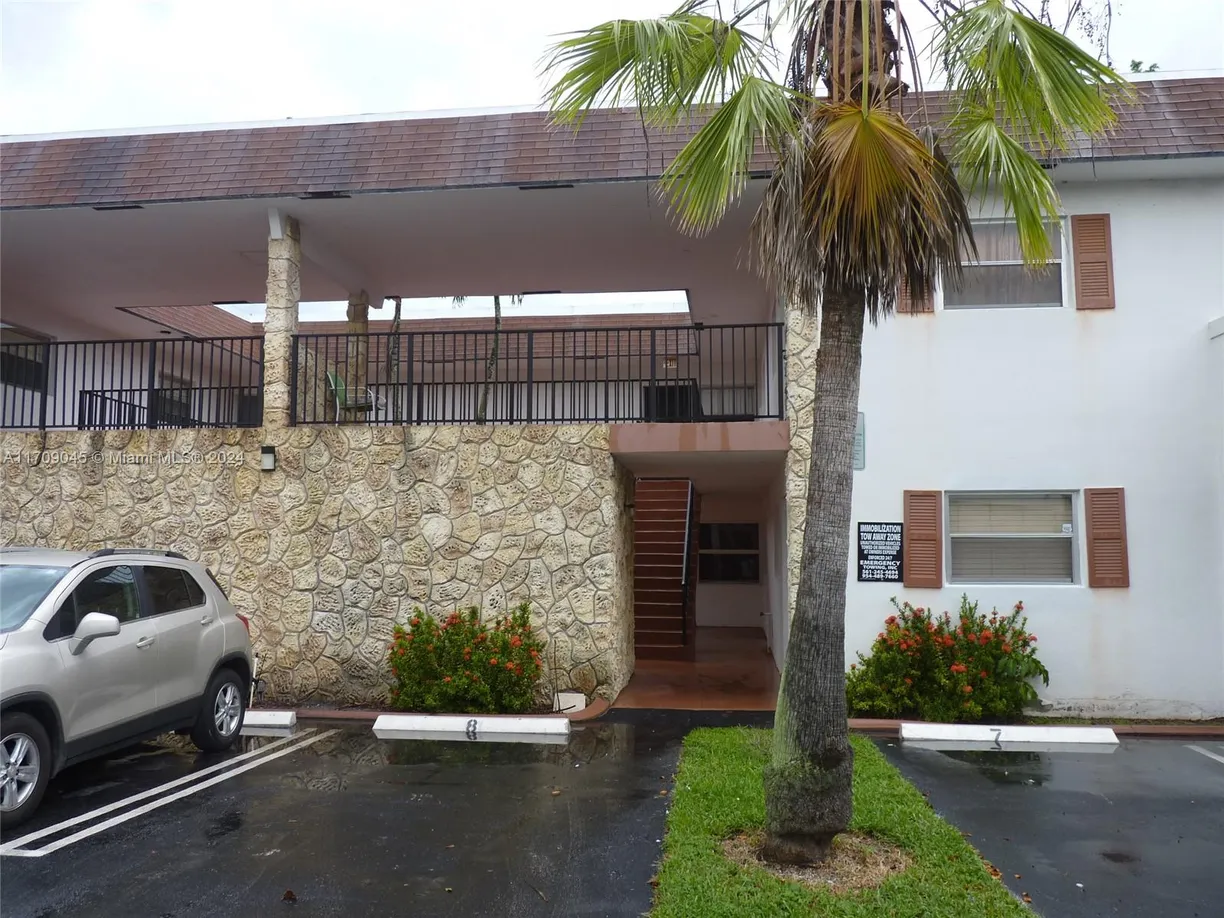 South Florida Real Estate | View 313 SW 1st Ct, L-7 | 2 Beds, 2 Baths