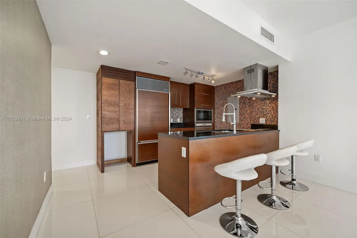 South Florida Real Estate | View 495 Brickell Ave, 402 | Listing