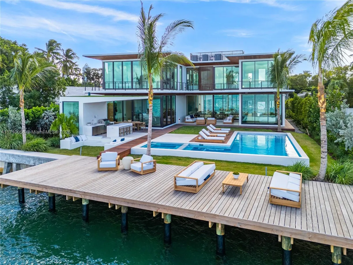 South Florida Real Estate | View 4774 N Bay Rd | 7 Beds, 9 Baths