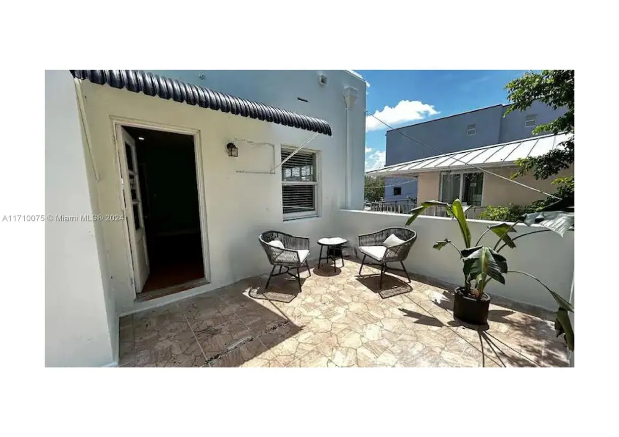 South Florida Real Estate | View 843 NW 3rd St, 2 | 3 Beds, 1 Bath
