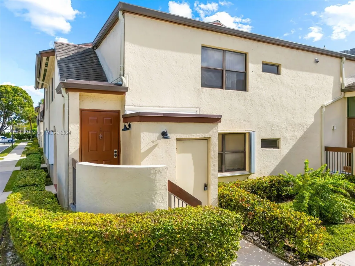 South Florida Real Estate | View 11234 Taft St, 11234 | 2 Beds, 2 Baths