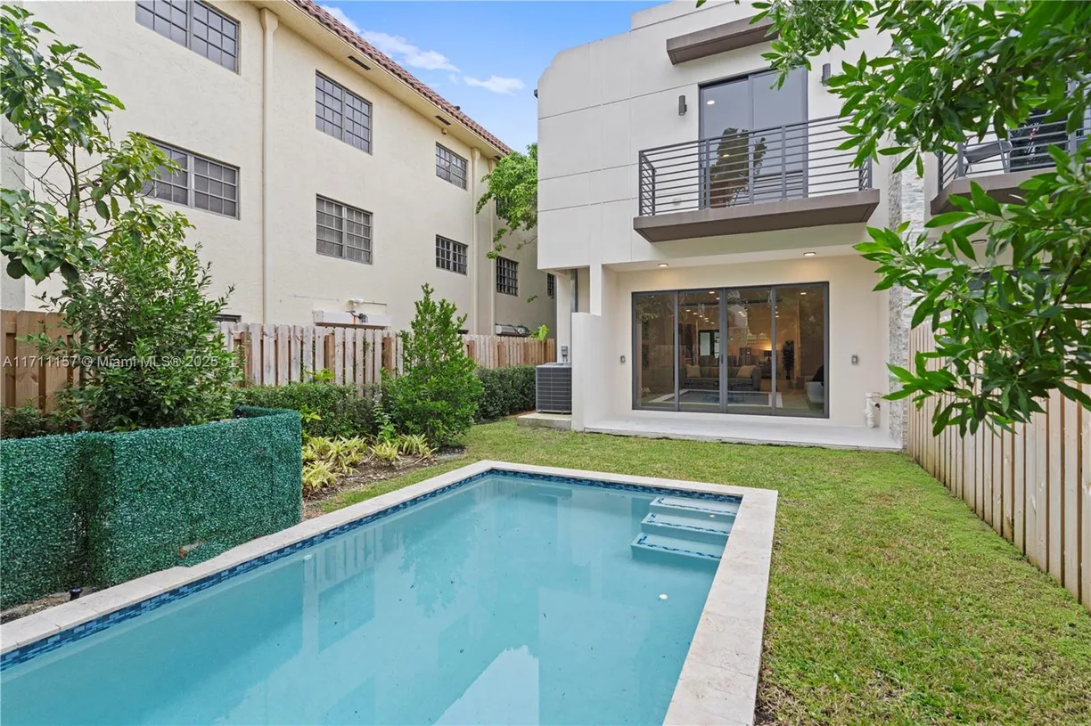 South Florida Real Estate | View 909 NE 16th Ave | 4 Beds, 3 Baths