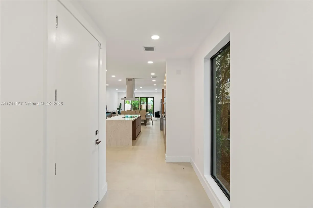 South Florida Real Estate | View 909 NE 16th Ave | Listing
