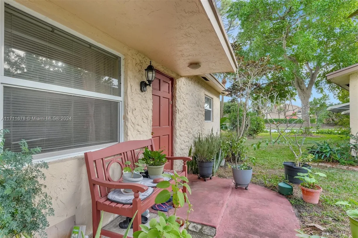 South Florida Real Estate | View 412 SW Natura Ave | Listing