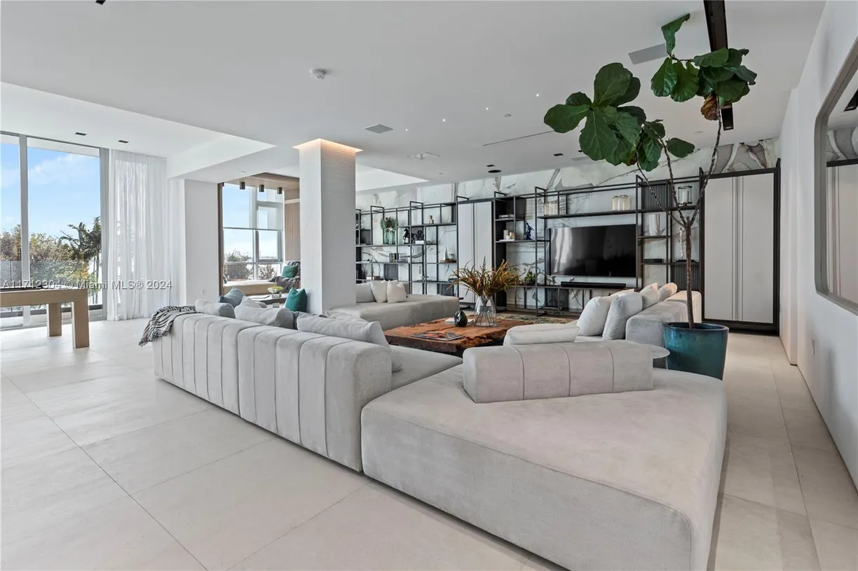 South Florida Real Estate | View 650 NE 32nd St, BH2 | Listing