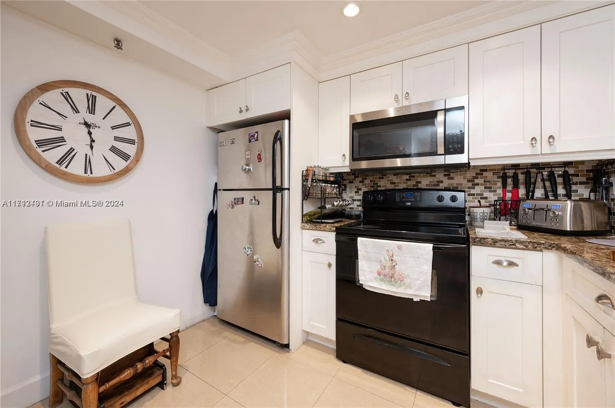 South Florida Real Estate | View 1621 Collins Ave, 302 | 2 Beds, 2 Baths