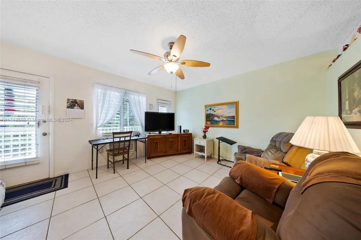 South Florida Real Estate | View 15610 NE 6th Ave, 24D | 1 Bed, 1 Bath
