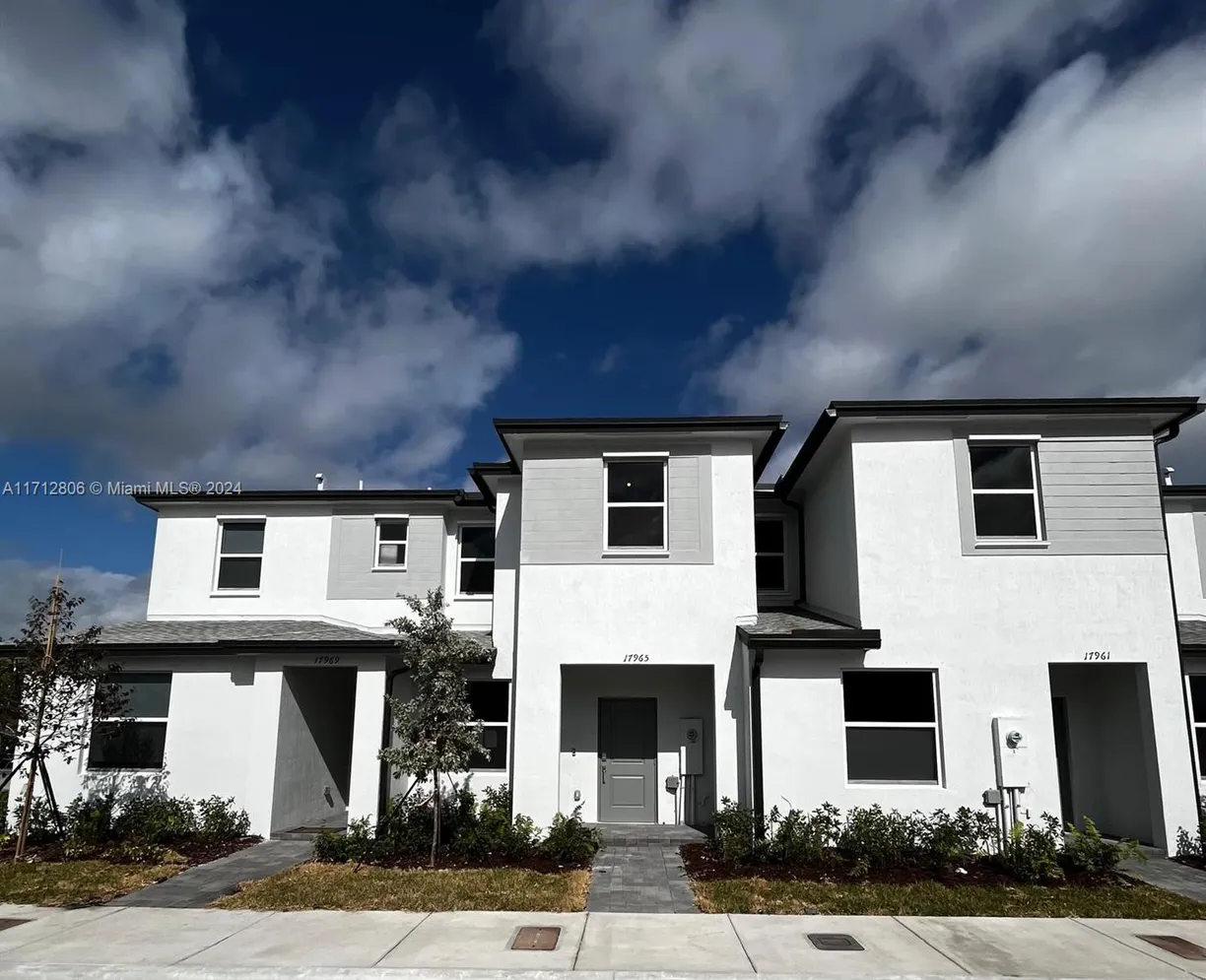 South Florida Real Estate | View  | 3 Beds, 2 Baths