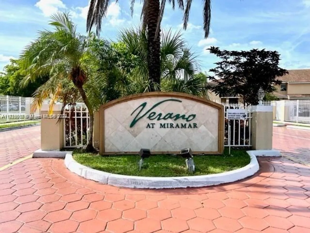 South Florida Real Estate | View 8043 SW 21st Ct, 8043 | 2 Beds, 2 Baths