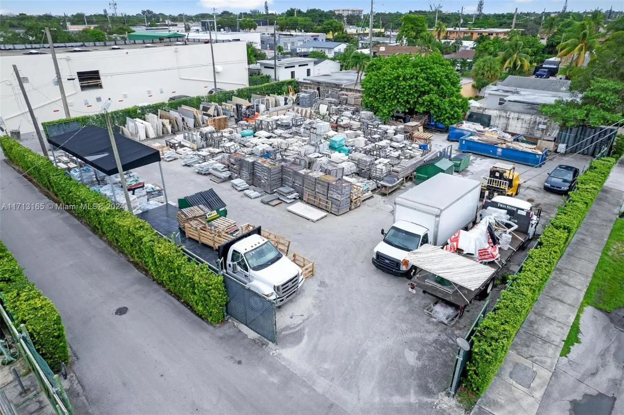 South Florida Real Estate | View 2011 Lincoln St