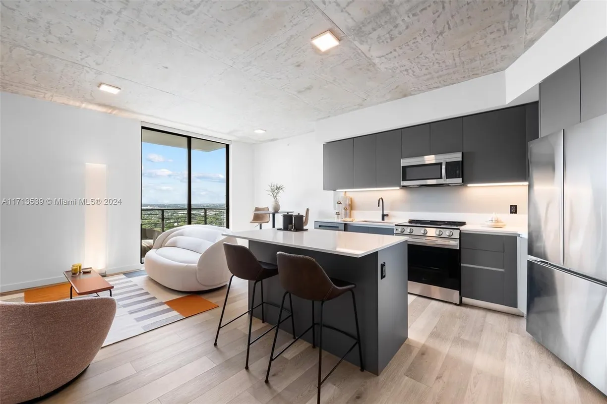 South Florida Real Estate | View 307 SW 5th, 2406 | 1 Bed, 1 Bath