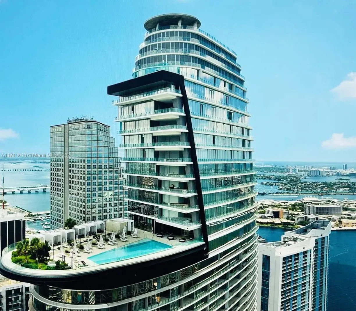 South Florida Real Estate | View 300 Biscayne Blvd way, 3707 | 3 Beds, 2 Baths