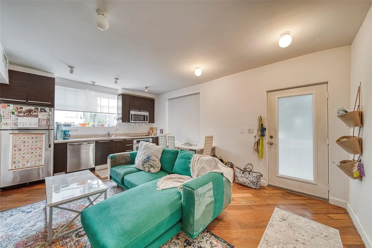 South Florida Real Estate | View 927 Euclid Ave., 10 | 2 Beds, 1 Bath