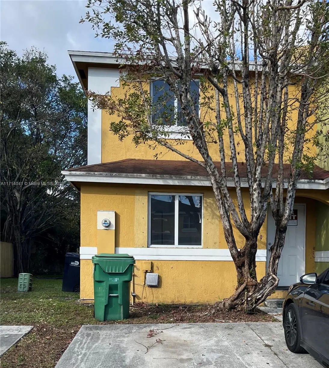 South Florida Real Estate | View  | 3 Beds, 2 Baths