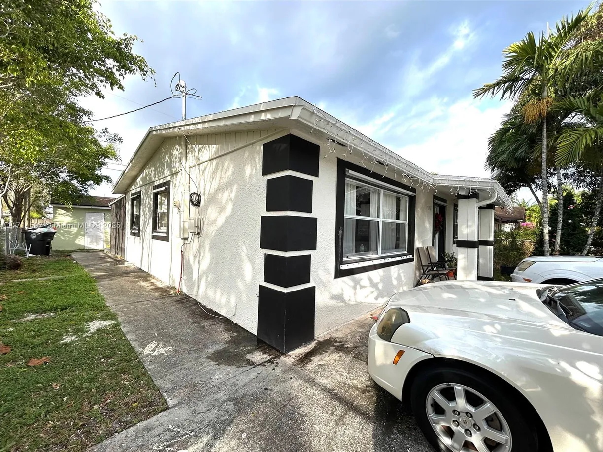 South Florida Real Estate | View 926 S 13th Ave S | Listing