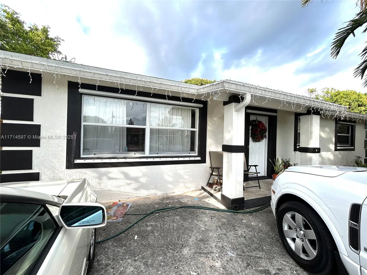 South Florida Real Estate | View 926 S 13th Ave S | 3 Beds, 2 Baths