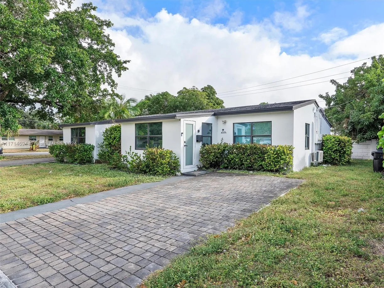 South Florida Real Estate | View 300 SW 23rd St | Listing