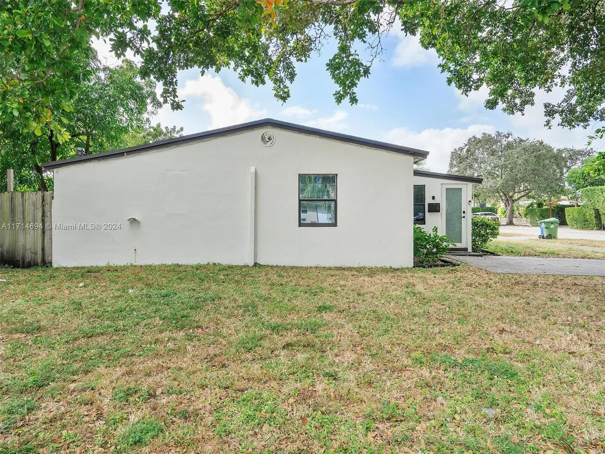 South Florida Real Estate | View 300 SW 23rd St | Listing
