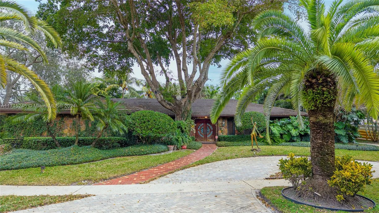 South Florida Real Estate | View 3111 N 52nd Ave | 5 Beds, 3 Baths